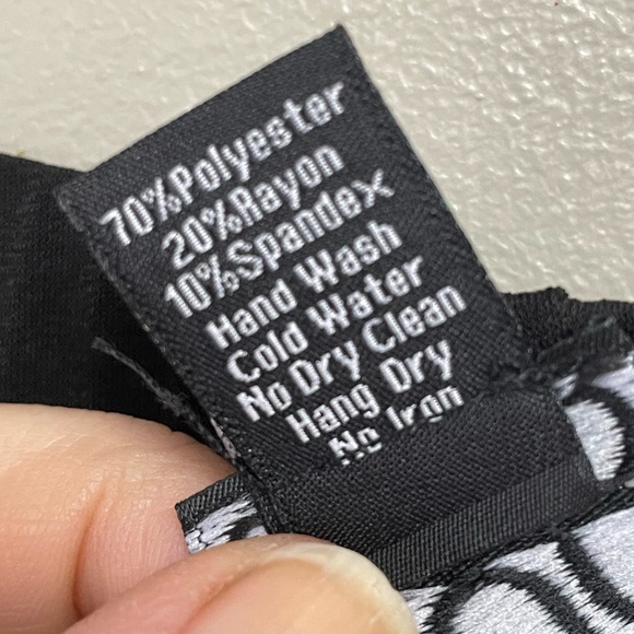 NHL Minnesota Wild Women's Zip-Up Polyfill Vest in White Medium - Picture 8 of 9